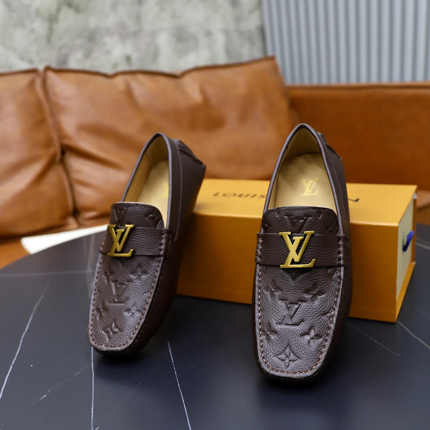 Ex-factory price: 480💰【LV】Louis Vuitton ⚠️High-end men’s driving and pedal series ⚠️38-44 (customized for 45) ⚠️All original cowhide leather! Thick and soft! Made entirely of calfskin lining! Rubber sheet anti-slip beanie sole! Three-dimensional package technology! Fashionable and classic! Handicrafts! Original high quality! Feel free to compare!